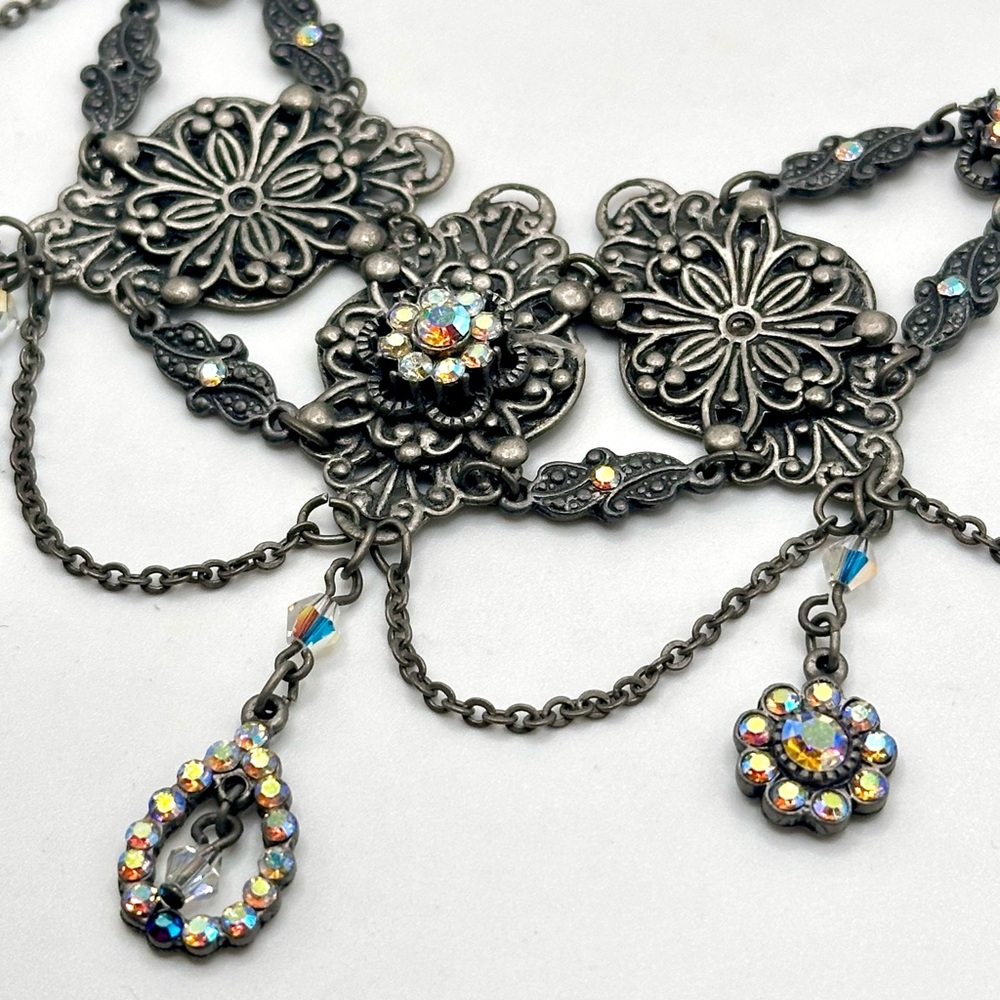 Vintage Style Victorian Matte Silver Tone Choker - Floral Filigree Rhinestones - Picture 5 of 8